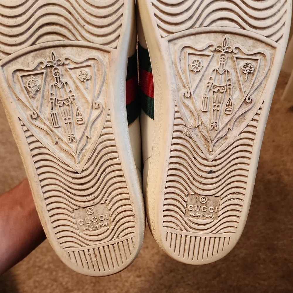 Gucci Ace Bee Sneakers - Picture 9 of 16